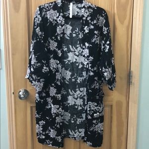 4 for $20 🌼 Kimono